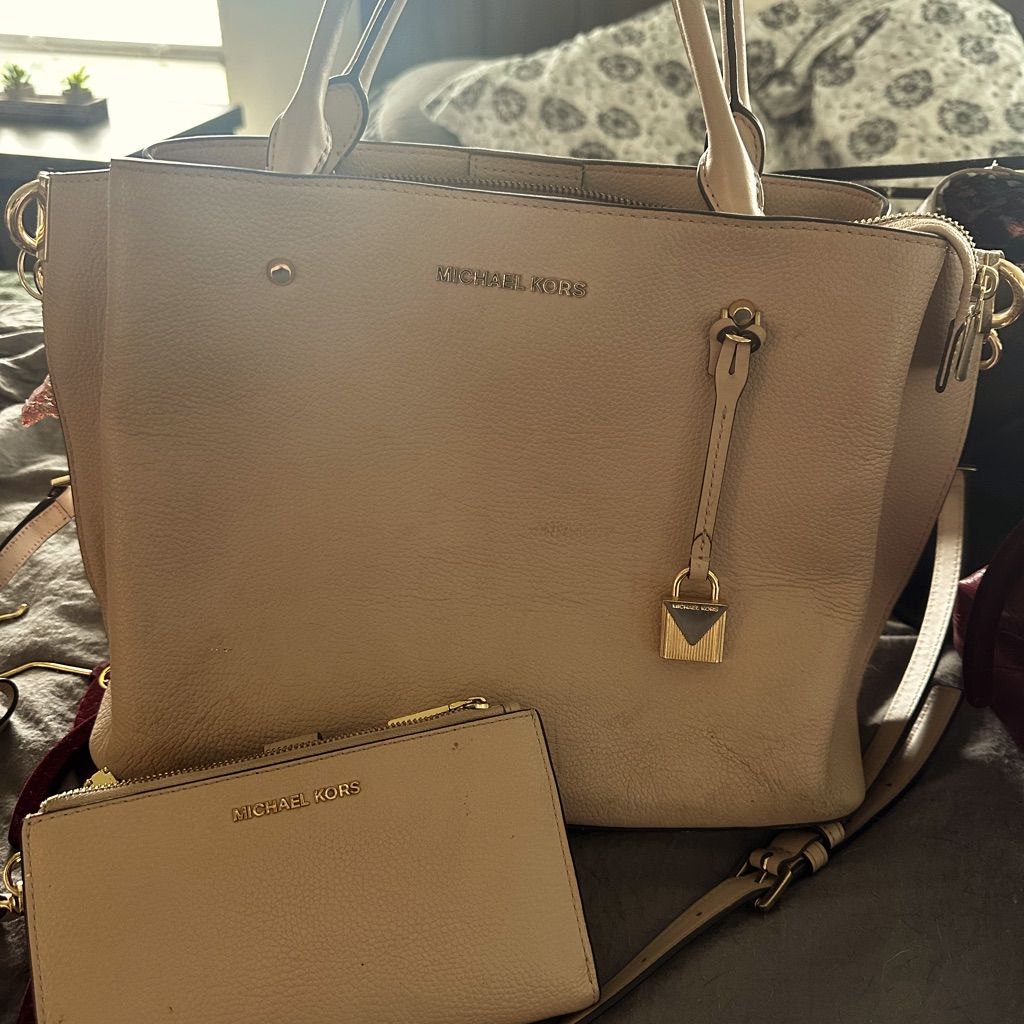 Mk Bag With Wallet In Good Shape Needs Cleaned. Light Pink